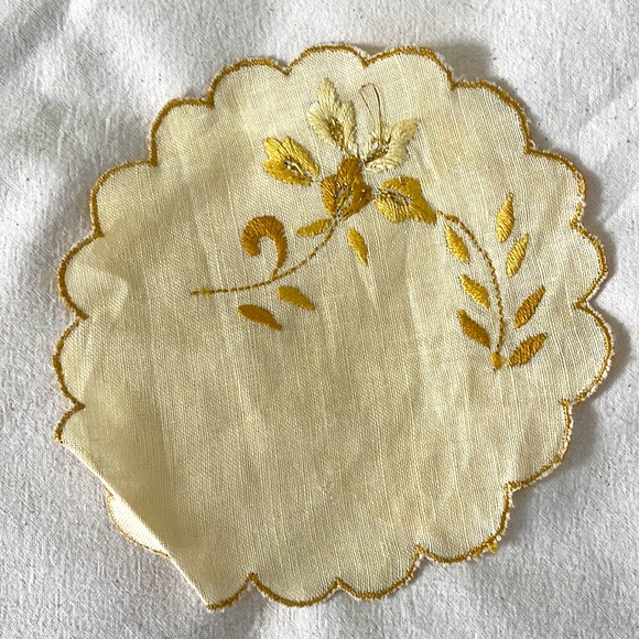 Hand made Floral Embroidered Tablecloth Doily round cotton gold - Picture 2 of 2